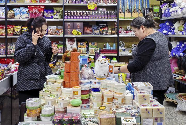 走訪口岸聽(tīng)信心丨新疆巴克圖口岸 邊民互市貿(mào)易火熱 “通道經(jīng)濟(jì)”促日用百貨繁榮